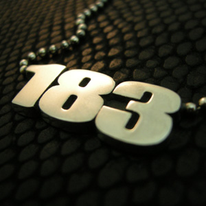 �I�[�_�[���C�h�V���o�[�A�N�Z�T���[����F 105.�@183�v���[�g�y���_���g 