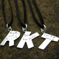 �V���o�[�A�N�Z�T���[����̌�����
