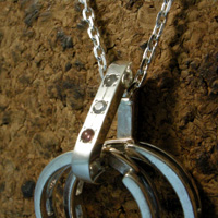 �V���o�[�A�N�Z�T���[����̌�����