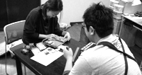 工房にて職人とお客様のお打合せの様子を撮影した写真